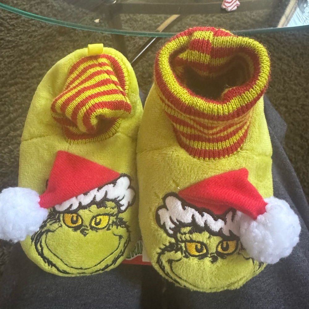 Toddler 5-6 Grinch Slippers NWT